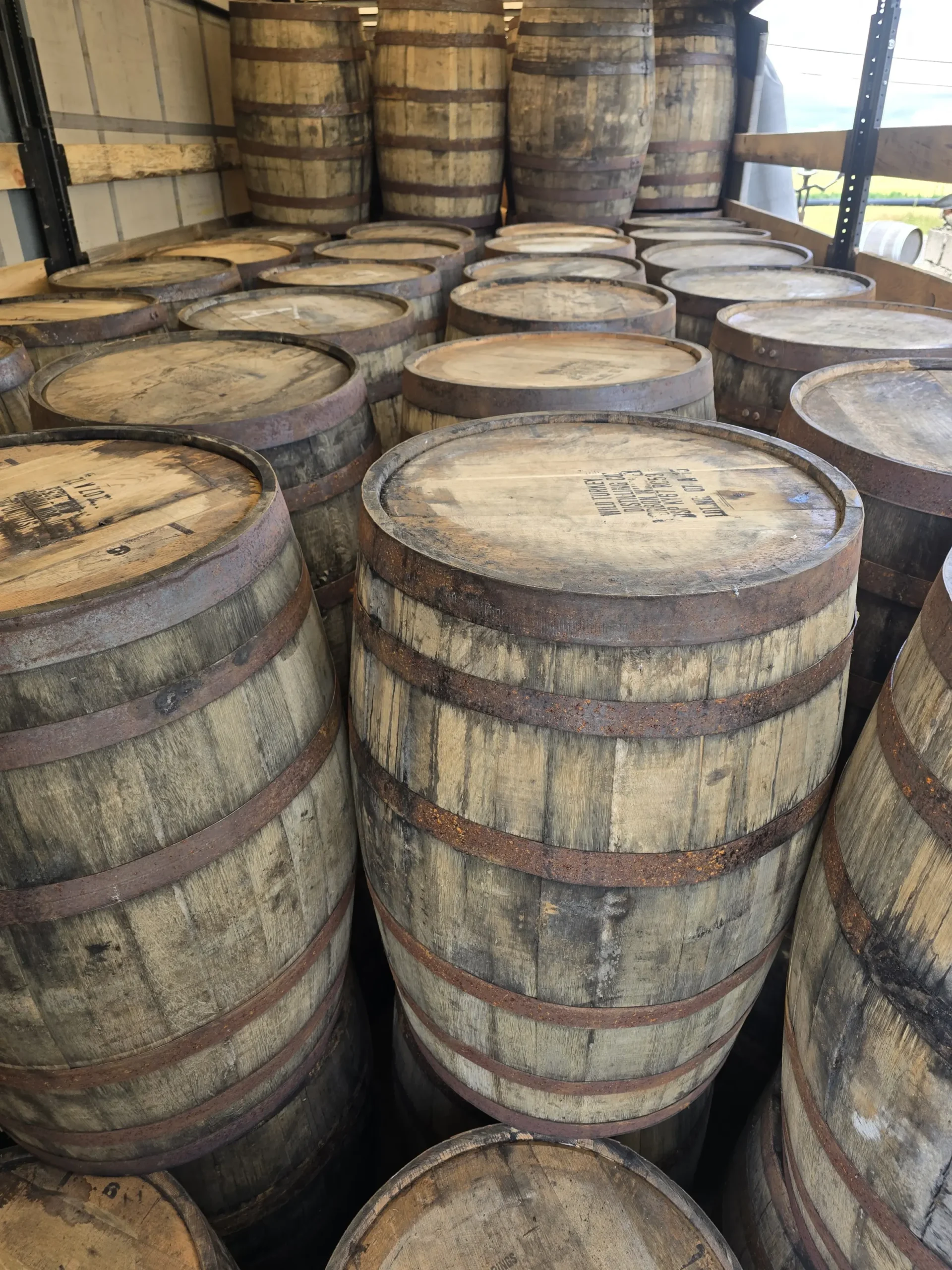 Beczki-debowe-po-whiskey-whisky-bourbonie-oryginalne-szkodzkie-ze-szkocji-irlandzkie-irlandi-po-alkoholu-na-deszczowke (12) 200 itrowa oryginalna beczka dębowa po Whisky / Bourbonie - obrazek 1
