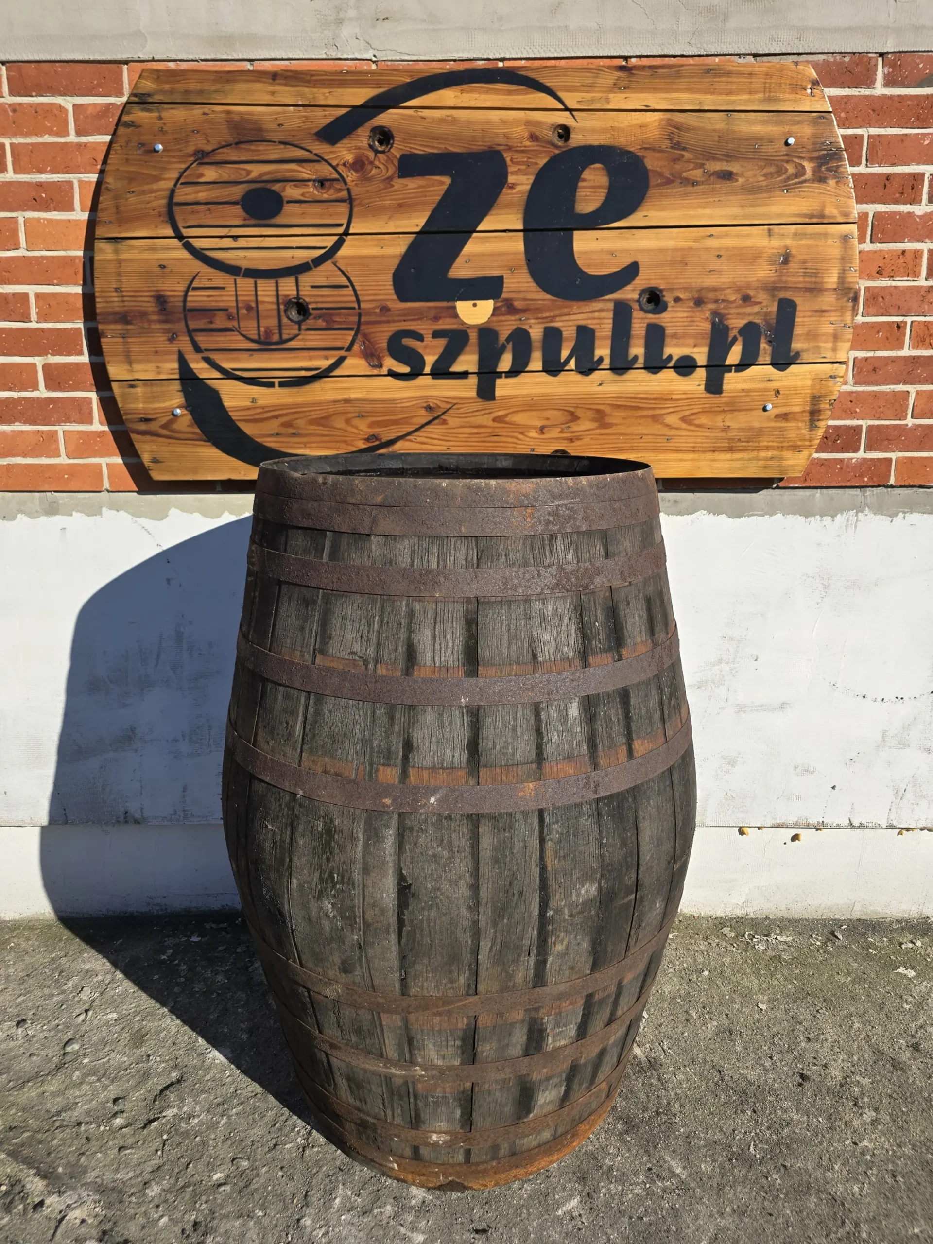 Beczki-debowe-po-whiskey-whisky-bourbonie-oryginalne-szkodzkie-ze-szkocji-irlandzkie-irlandi-po-alkoholu-na-deszczowke (36) 500 litrowa oryginalna beczka dębowa po Whiskey na deszczówkę lub balię do sauny - obrazek 1