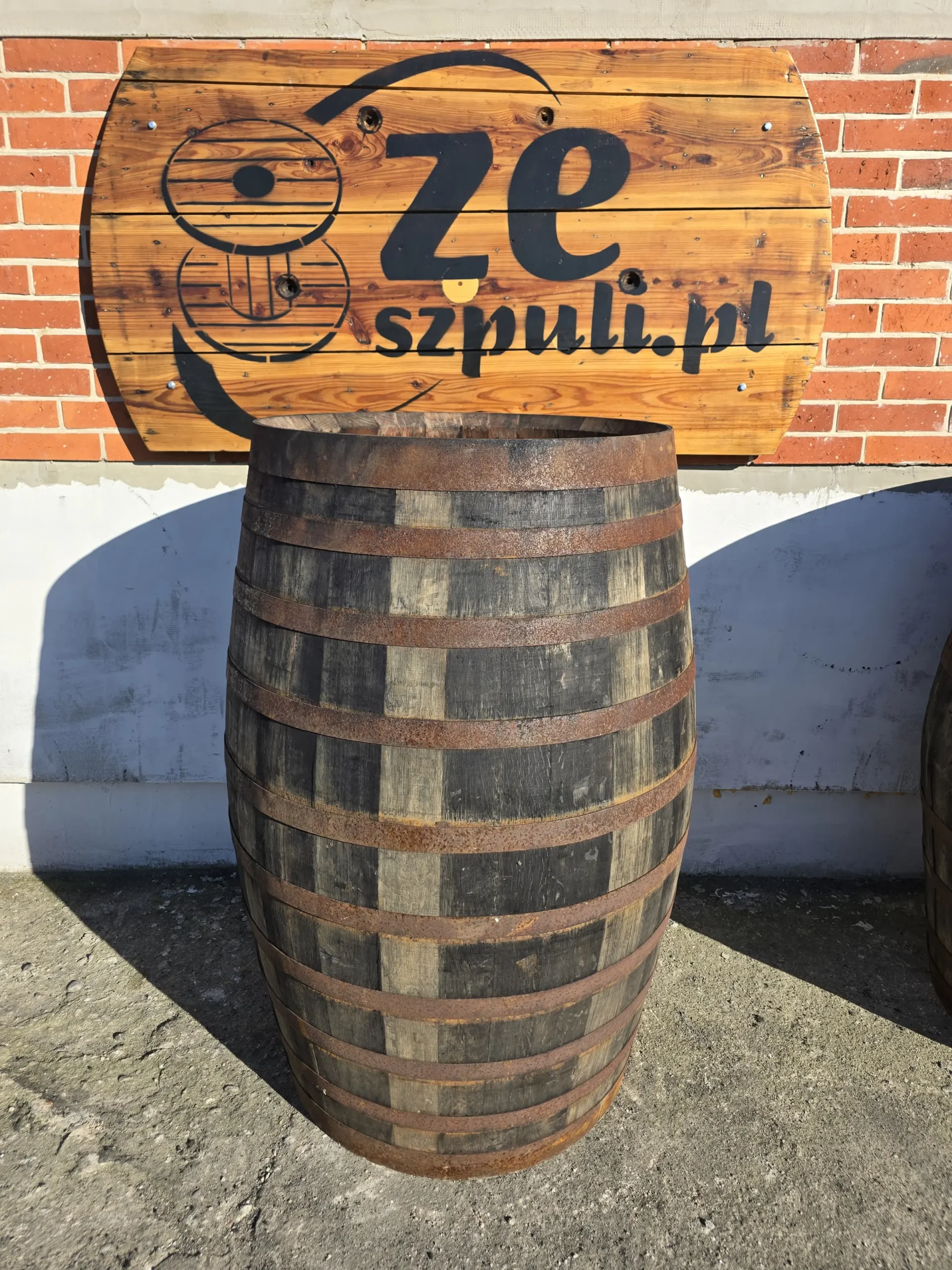 Beczki-debowe-po-whiskey-whisky-bourbonie-oryginalne-szkodzkie-ze-szkocji-irlandzkie-irlandi-po-alkoholu-na-deszczowke (40) 500 litrowa oryginalna beczka dębowa po Whiskey PREMIUM - obrazek 1