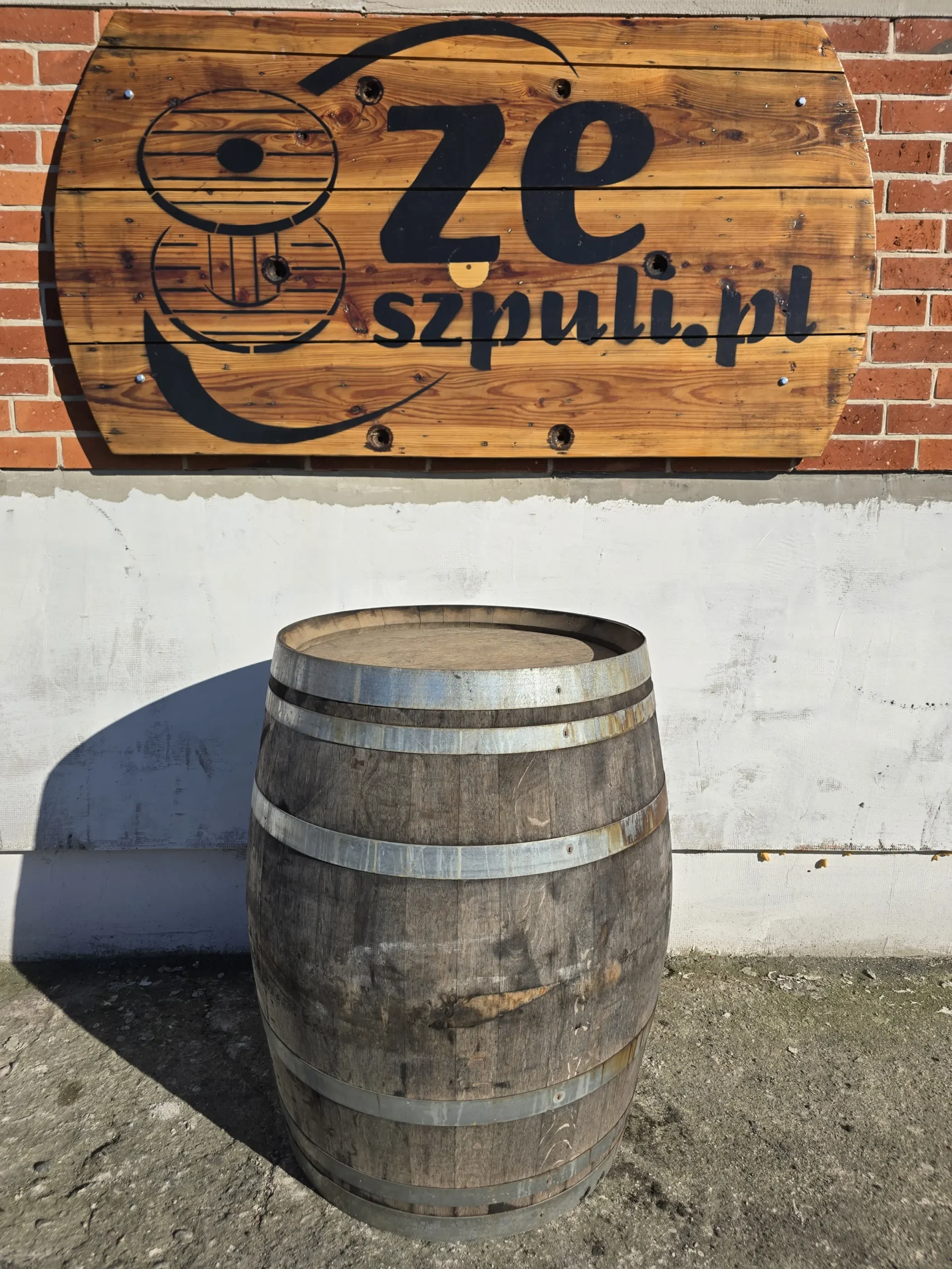 Beczki-debowe-po-whiskey-whisky-bourbonie-oryginalne-szkodzkie-ze-szkocji-irlandzkie-irlandi-po-alkoholu-na-deszczowke (55) 200 litrowa oryginalna beczka dębowa po rumie - obrazek 1