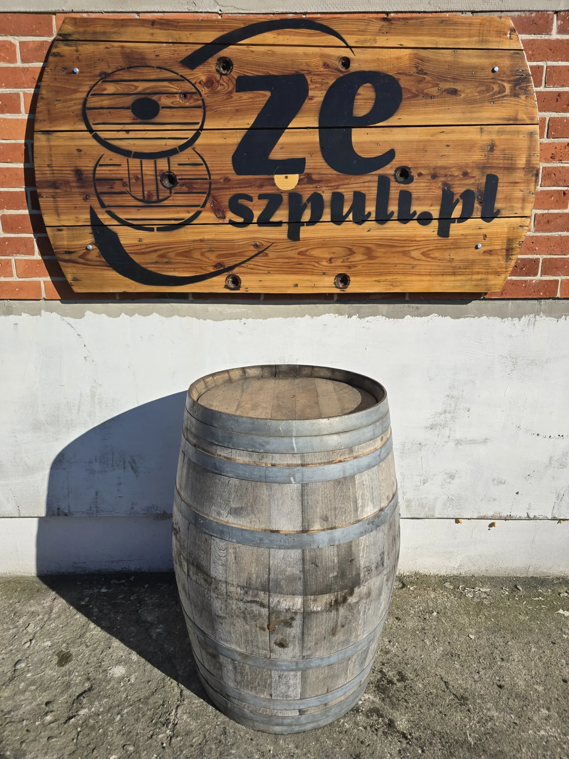 Beczki-debowe-po-whiskey-whisky-bourbonie-oryginalne-szkodzkie-ze-szkocji-irlandzkie-irlandi-po-alkoholu-na-deszczowke (64) 225 litrowa beczka dębowa po winie - obrazek 1