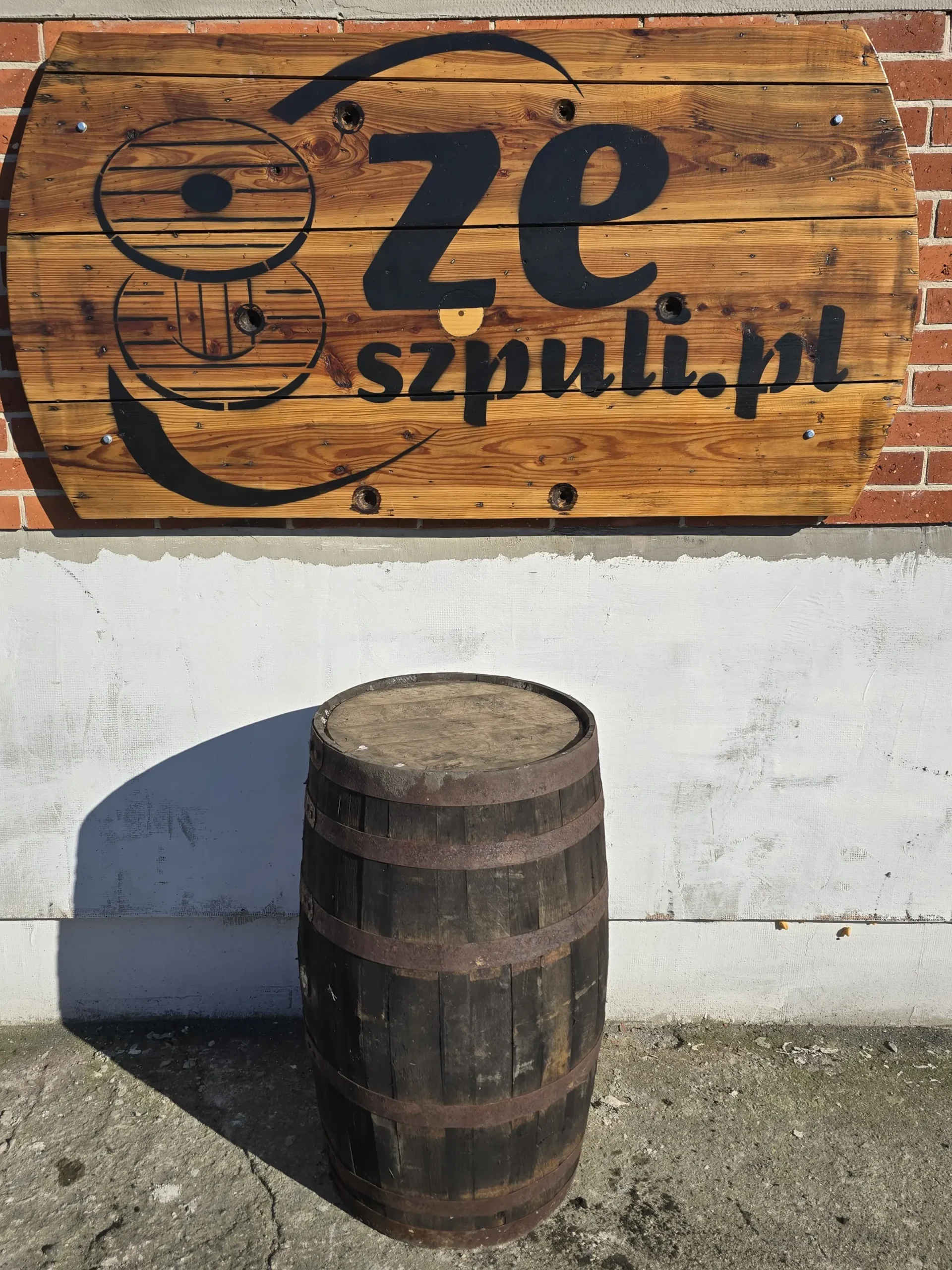 Beczki-debowe-po-whiskey-whisky-bourbonie-oryginalne-szkodzkie-ze-szkocji-irlandzkie-irlandi-po-alkoholu-na-deszczowke (76) 125 litrowa beczka dębowa po Whiskey / Bourbonie - obrazek 1