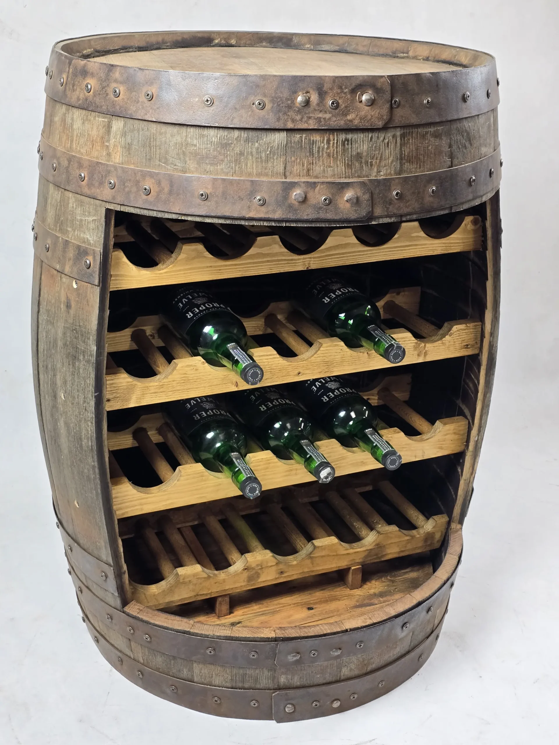 Beczki-debowe-beczka-debowa-odrestaurowana-barek-na-alkohol-whisky-prezent-na-rocznice-barek-debowy-lofotwy-na-alkohol-do-salonu-polki-na-alkohol-barek-na-wino-lezaki-na-alkohol (170) Barek stojak na butelki z dębowej beczki - otwarty, bez drzwi, szczotkowany - obrazek 1