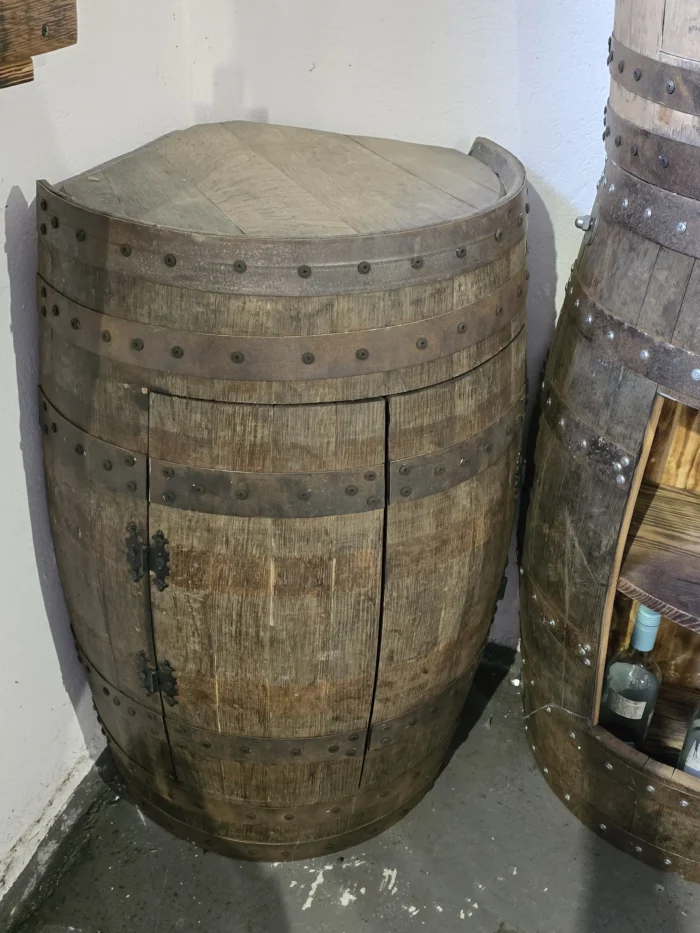 Barek narożny na alkohol wykonany z dębowej beczki - rogowy, postarzany - obrazek 4