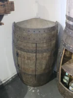Barek narożny na alkohol wykonany z dębowej beczki - rogowy, postarzany - obrazek 2