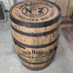 Barek na alkohol z dębowej BECZKI - Jack Daniels szlifowany, opalany i olejowany z lezakami na butelki