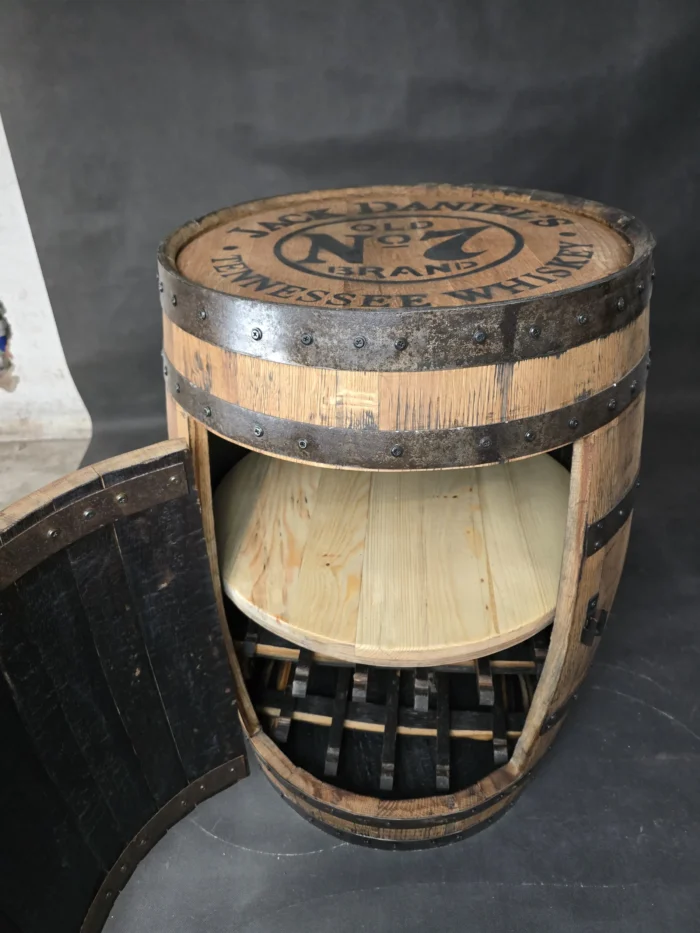 Barek na alkohol z dębowej BECZKI - Jack Daniels szlifowany, opalany i olejowany z lezakami na butelki - obrazek 4