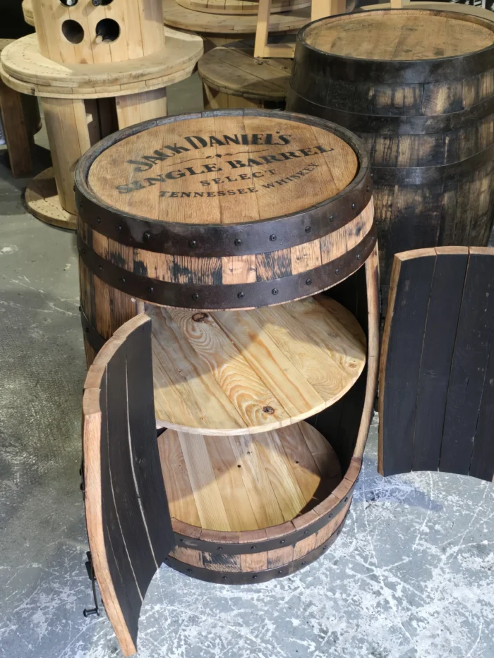 Barek na alkohol wykonany z oryginalnej dębowej 200 litrowej BECZKI po whiskey - Jack Daniels, szlifowany i olejowany z półką - obrazek 4