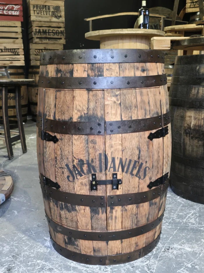 Barek na alkohol wykonany z oryginalnej dębowej 200 litrowej BECZKI po whiskey - Jack Daniels, szlifowany i olejowany z półką - obrazek 5