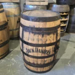 Barek na alkohol wykonany z oryginalnej dębowej postarzonej 200 litrowej BECZKI - Jack Daniels szlifowany, opalany i olejowany